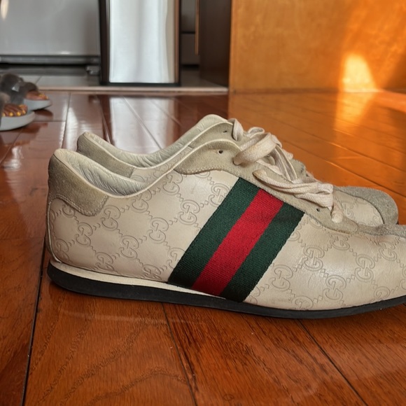 Used - Picture 2 of 3